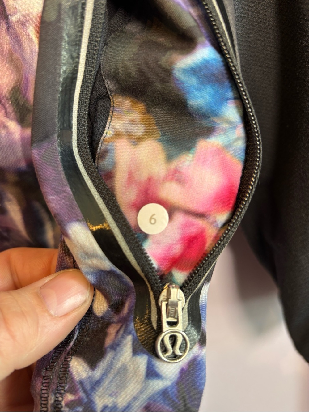 lululemon athletica Run Get Up and Glow Black Floral-Print Hooded Jacket Size 6 - Picture 3 of 7
